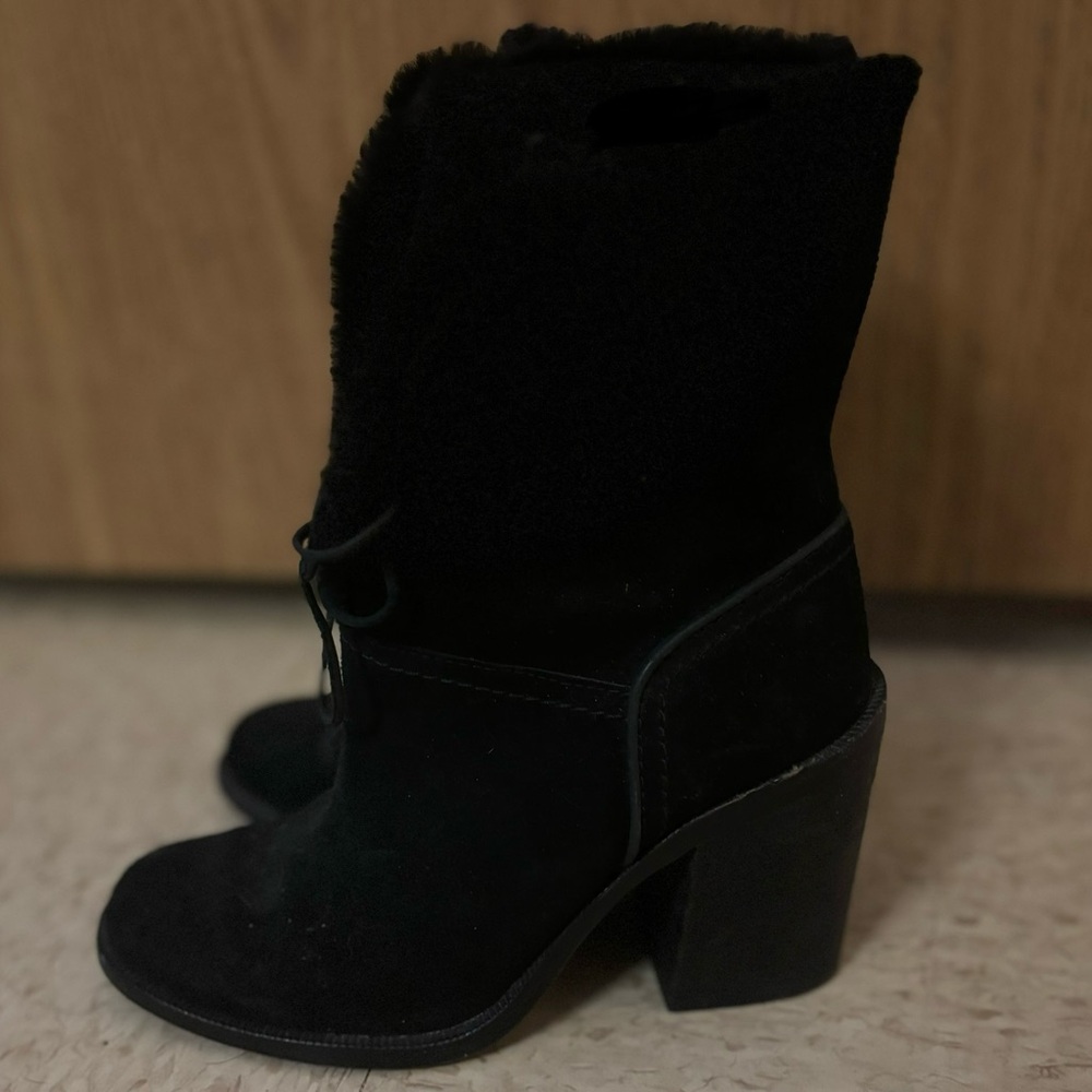 NWOT Size 7 Ugg heeled boots